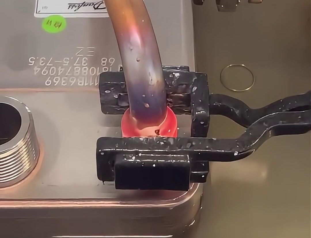 手持式高頻焊機(jī)，它在散熱器銅鋁焊接領(lǐng)域表現(xiàn)出色