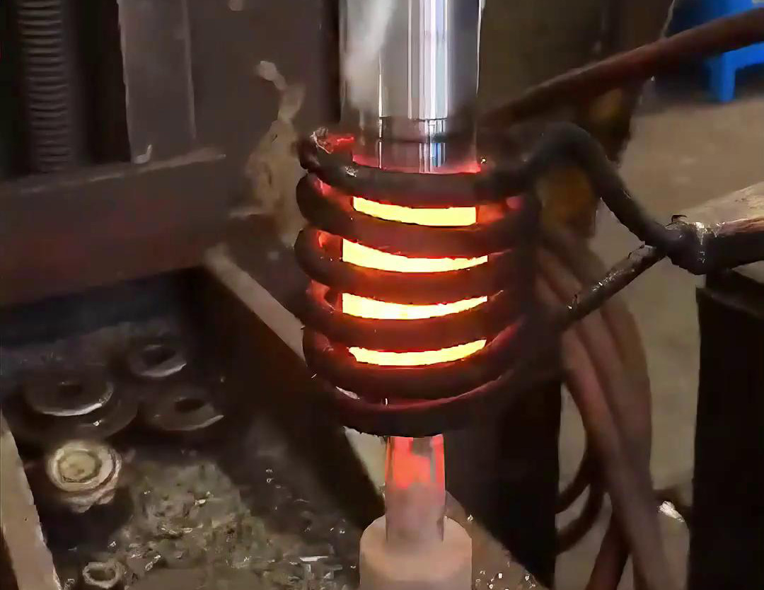 高頻淬火機(jī)床，可以做到齒輪銷軸半、全自動(dòng)化淬火熱處理