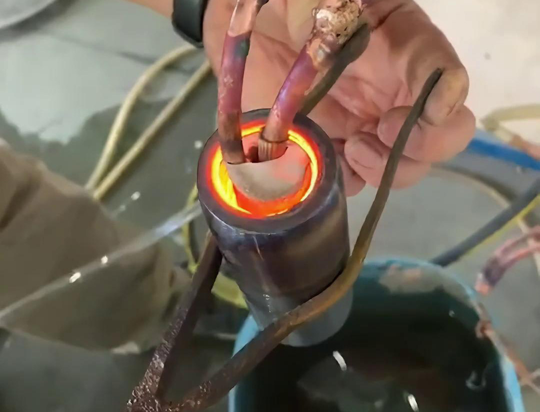 海瑞拓高頻淬火機(jī)：汽配配件內(nèi)孔熱處理的自動化解決方案(圖1)