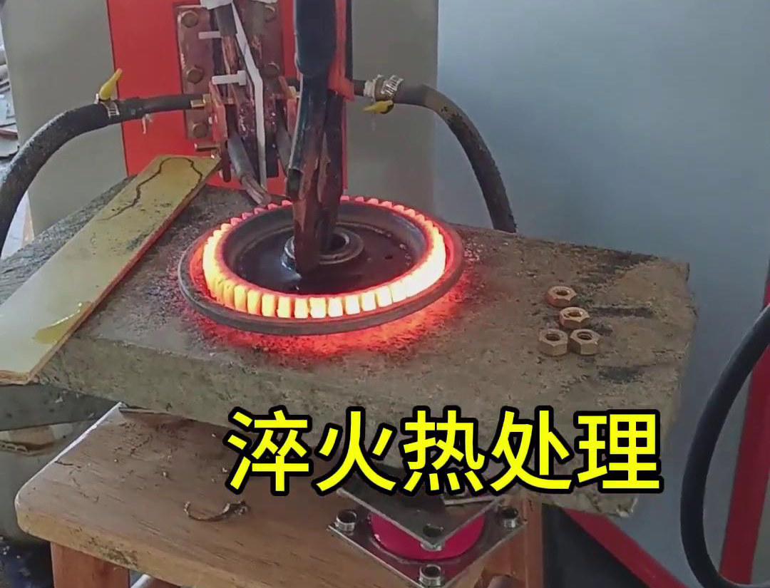 在選擇齒輪淬火方式時，超高頻淬火和中頻淬火各有其獨特的優(yōu)勢和適用場景