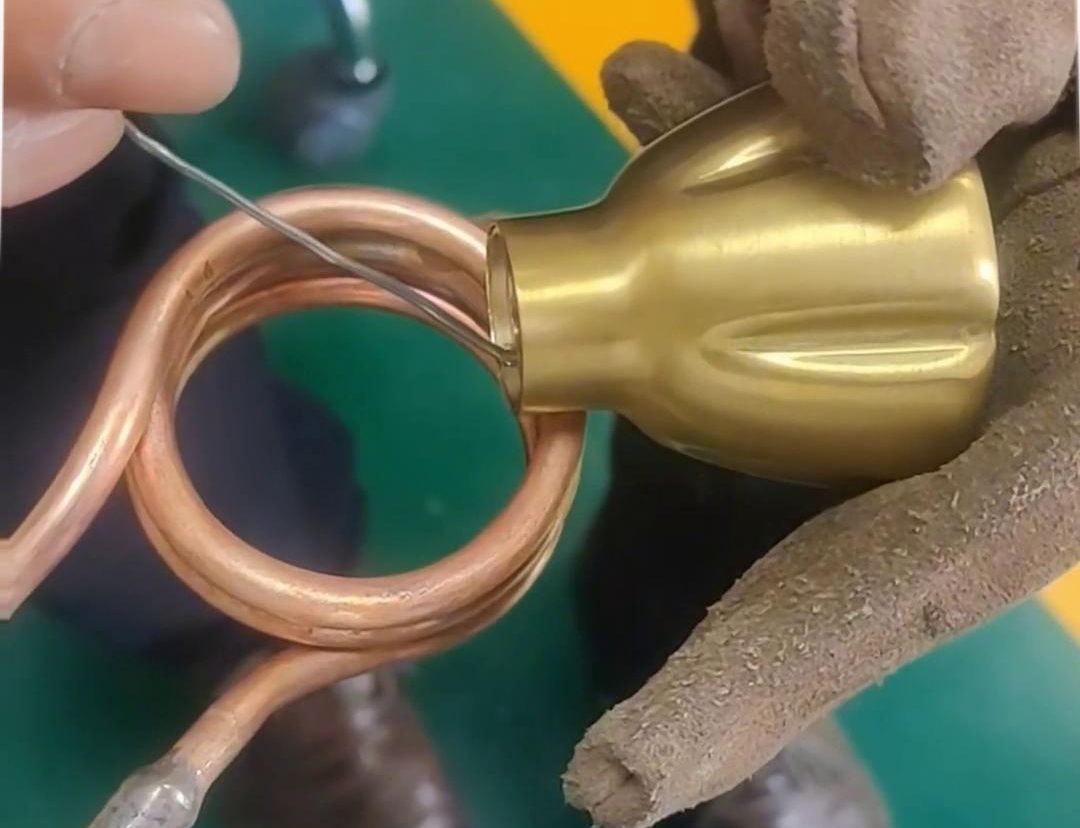 高頻焊機(jī)適用于各類常見(jiàn)銅件鋁件焊接，不管是標(biāo)準(zhǔn)件還是非標(biāo)的異型件
