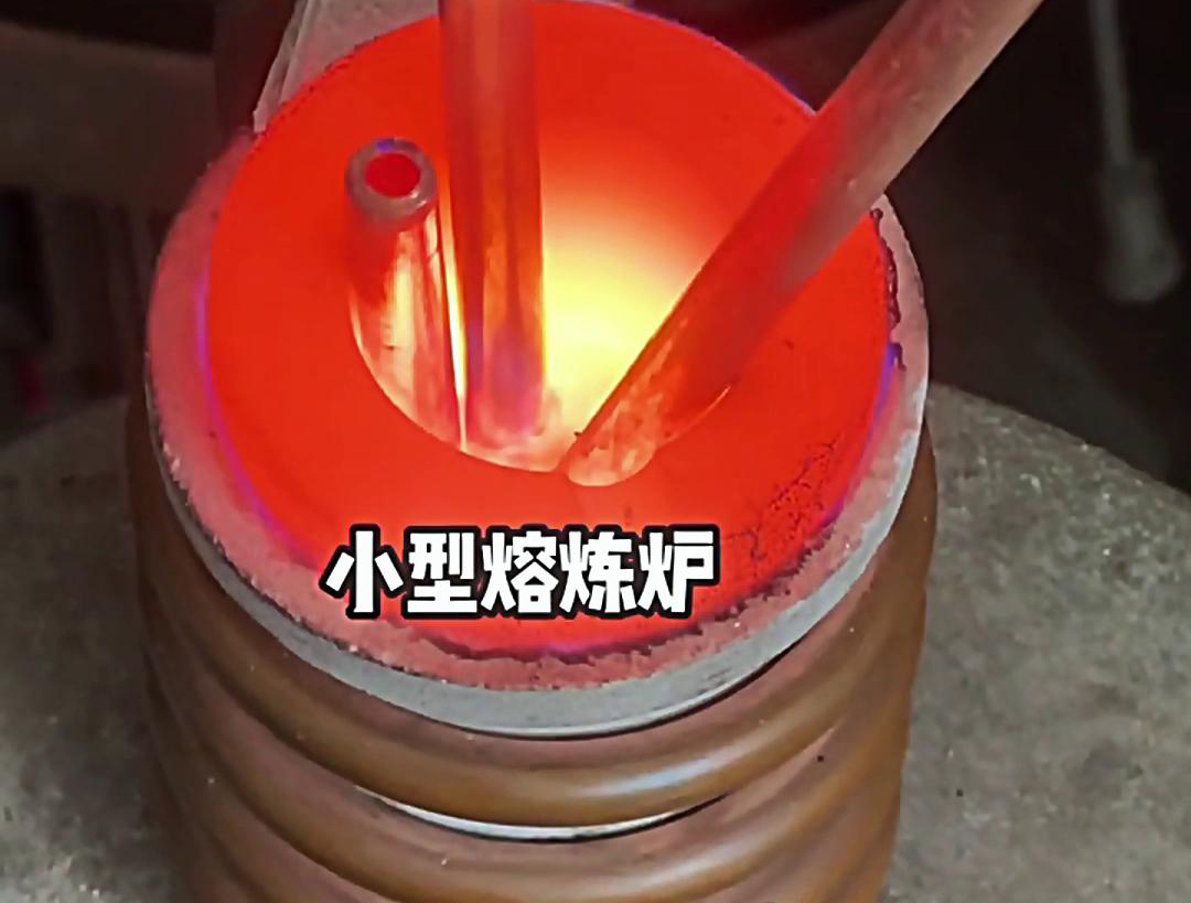 海瑞拓小型高頻熔煉爐的用途遠(yuǎn)不止于熔煉銀粉，還用來熔金、銅、鉛等多種金屬