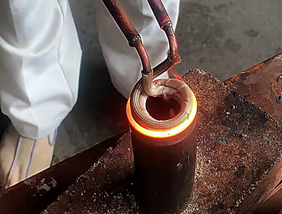手持式高頻加熱機(jī)工業(yè)生產(chǎn)模式向“靈活、高效、綠色”轉(zhuǎn)型的標(biāo)志性設(shè)備