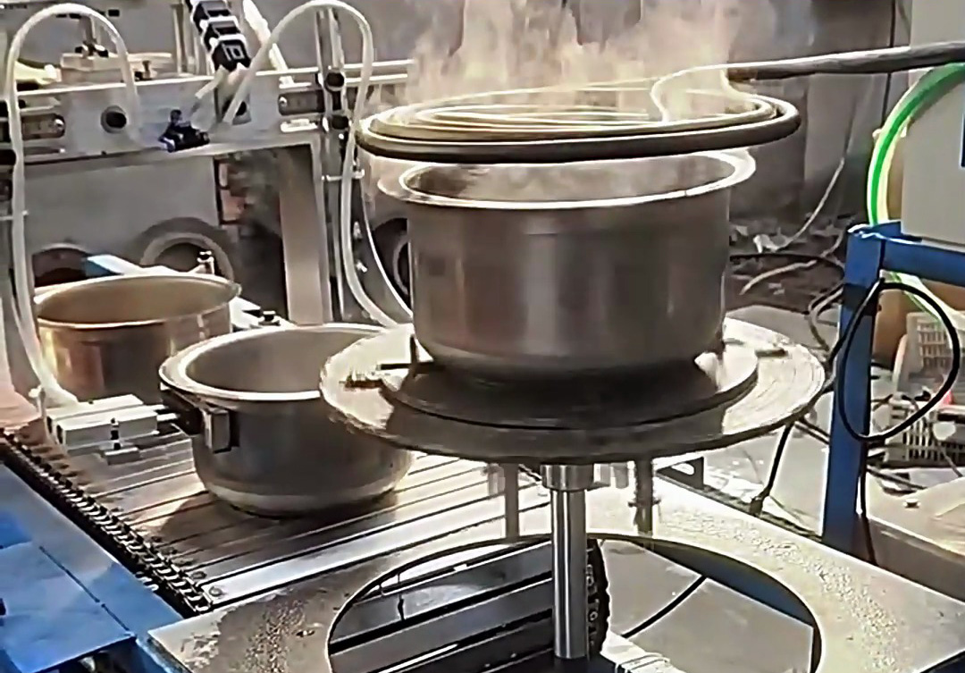 一套簡易的不銹鋼鍋邊高頻退火拉伸自動化設備