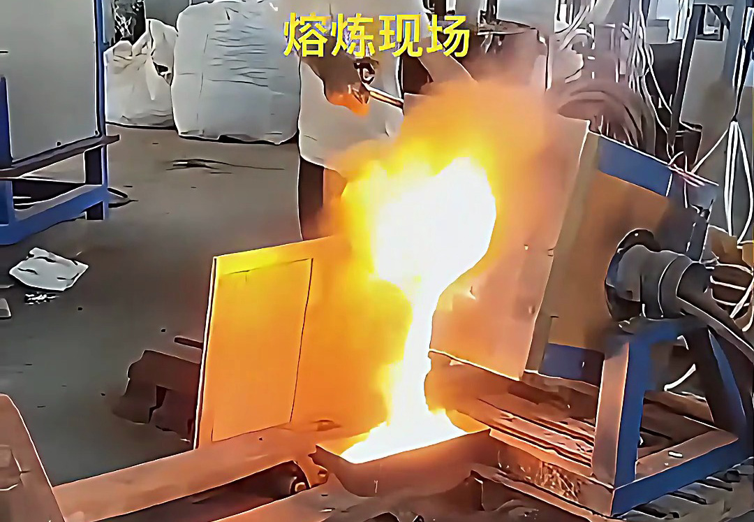  金屬加工老板必看！海瑞拓250公斤傾倒式中頻熔銅爐，銅制品熔煉高效省心