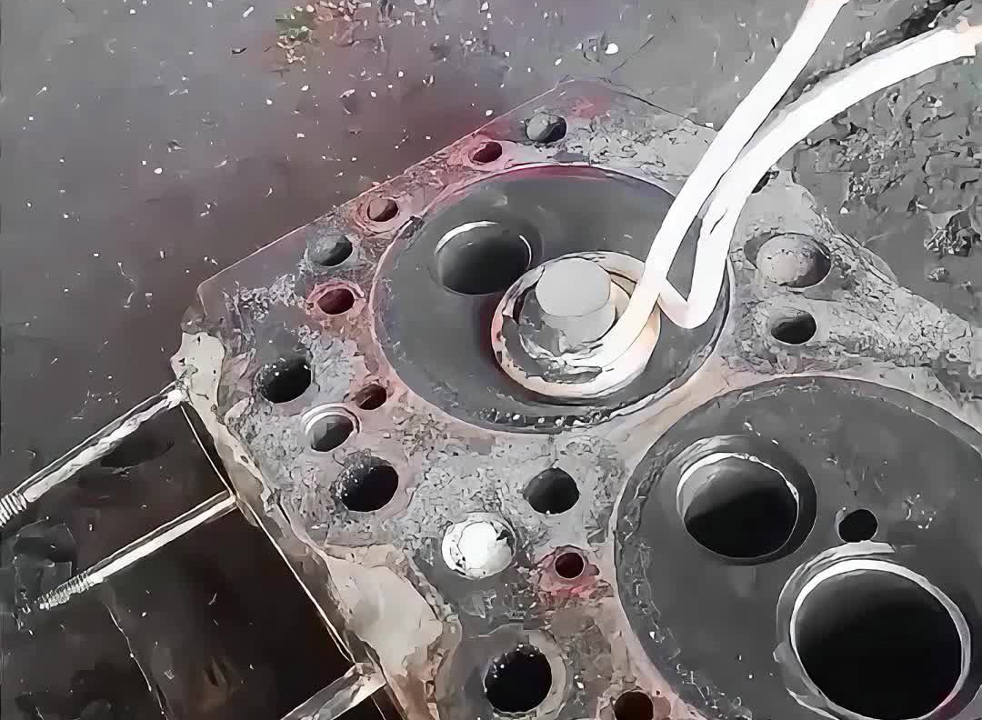 發(fā)動(dòng)機(jī)缸頭氣門(mén)墊圈拆解神器！海瑞拓手持式高頻加熱機(jī)