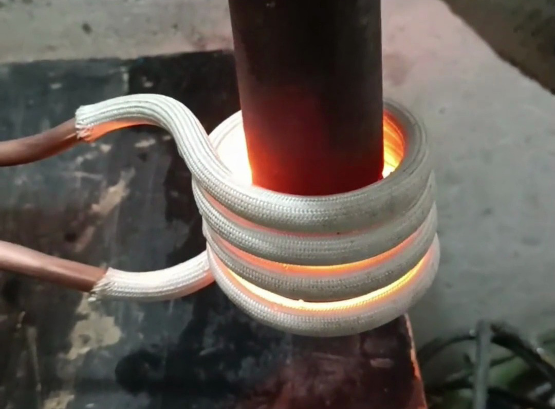 鋼管加熱1500℃高溫輕松實(shí)現(xiàn)！超音頻加熱機(jī)比傳統(tǒng)方法快多少？