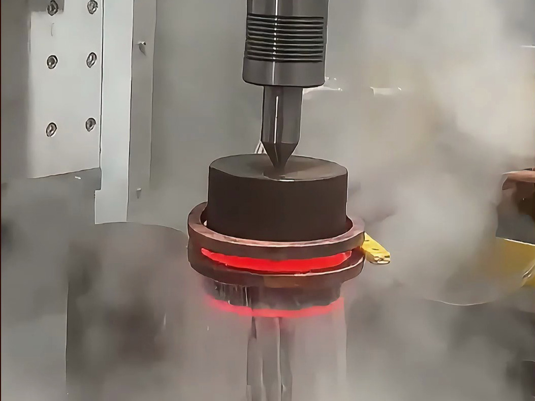 這臺數控淬火機床憑什么讓軸類淬火誤差精準到0.1mm？