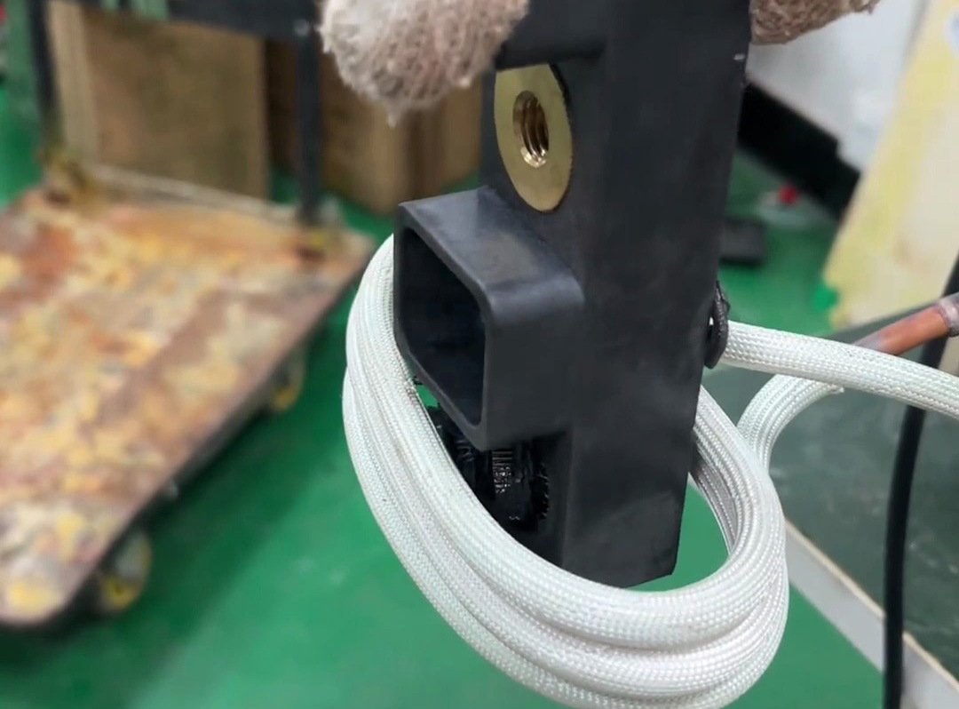  廢舊模具變廢為寶！高頻機助力銅螺絲熱拆回收大揭秘