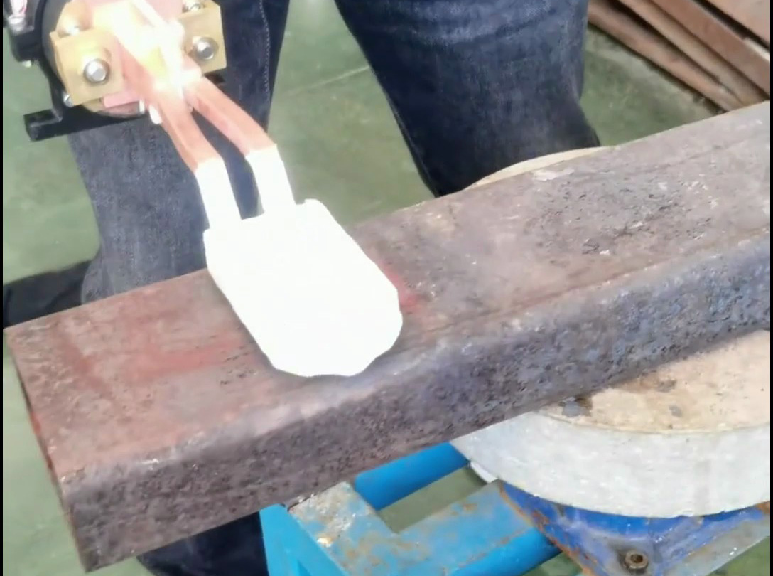 還在為金屬加熱煩惱？有了手持式高頻機(jī)再也不用愁！