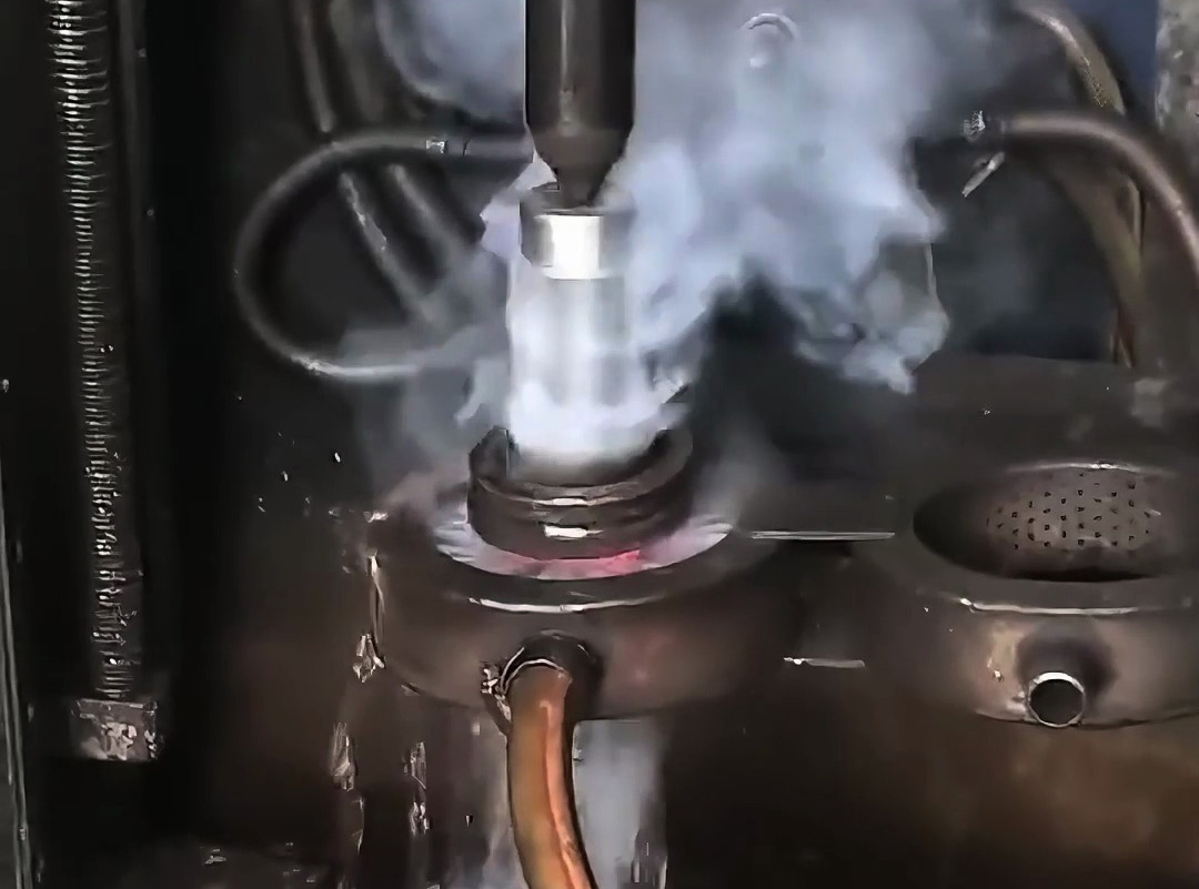 ?齒輪軸熱處理為什么都用高頻淬火機(jī)床？