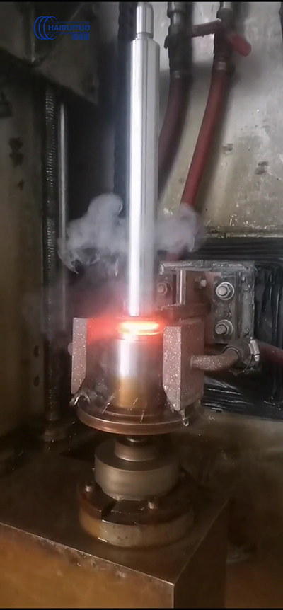 軸淬火用高頻淬火機(jī)床，瞬間900度