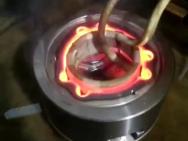 中高頻淬火機(jī)對內(nèi)孔內(nèi)壁加熱淬火